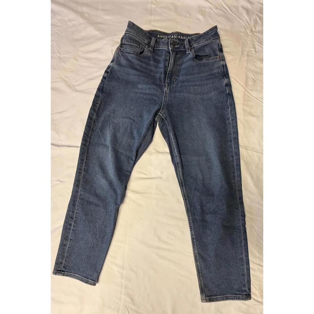 Ladies American Eagle, Straight Leg, Med Wash Size 4, Stretch